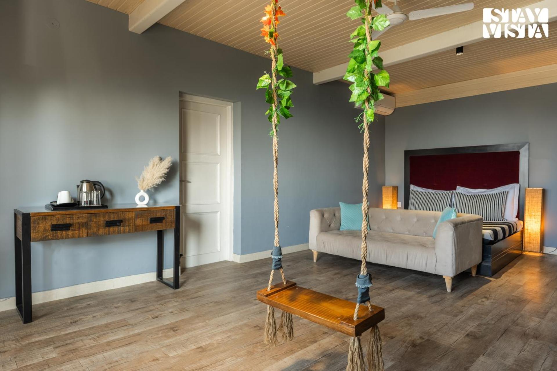 Stayvista At Serene With Outdoor Bonfire Barog Ngoại thất bức ảnh