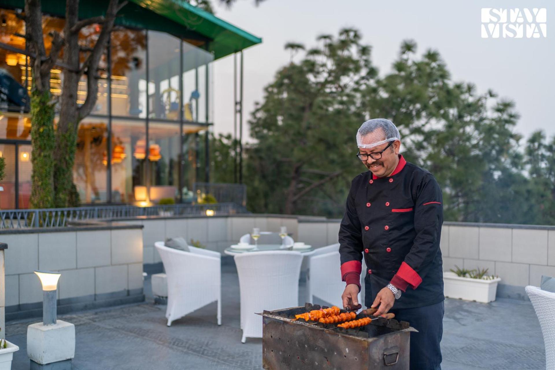 Stayvista At Serene With Outdoor Bonfire Barog Ngoại thất bức ảnh